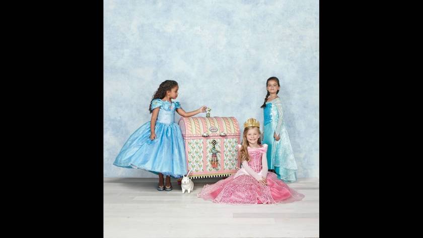 Για 5.000 δολάρια τα μικρά κορίτσια μπορούν να μεταμορφωθούν σε πριγκίπισσες.