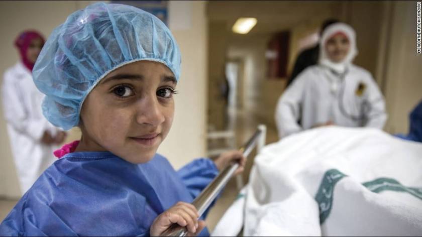 Η 9χρονη Hiba θέλει να γίνει παιδίατρος όταν μεγαλώσει. 
"Ήθελα πάντα να μπορώ να βοηθάω παιδιά, αυτό με ώθησε να γίνω παιδίατρος. Είμαι ευγενική και δοτική και επομένως μια εξαιρετική γιατρός, ικανή να εμπνεύσει εμπιστοσύνη σε μικρούς ανθρώπους".