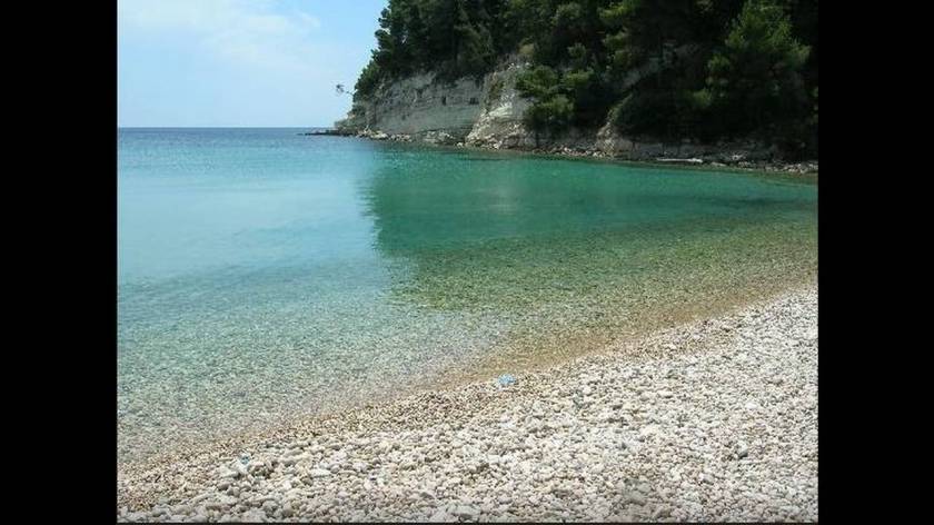 Αλόνησσος. Είναι το πιο απομακρυσμένο νησί των Σποράδων.Στο εθνικό θαλάσσιο πάρκο, αν είστε τυχεροί θα δείτε και δελφίνια.