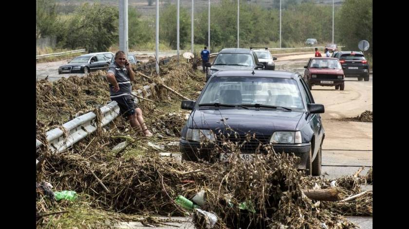 Πνίγηκαν στη λάσπη τα Σκόπια