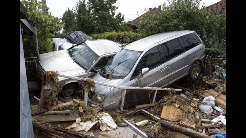 Πνίγηκαν στη λάσπη τα Σκόπια