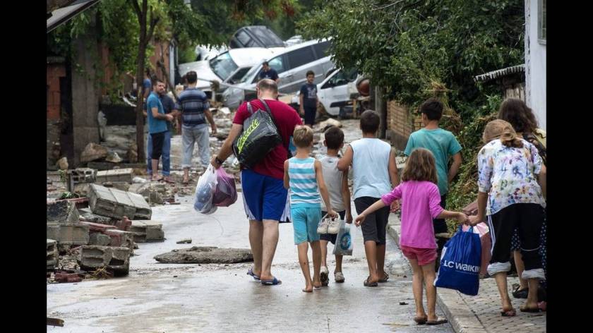 Πνίγηκαν στη λάσπη τα Σκόπια