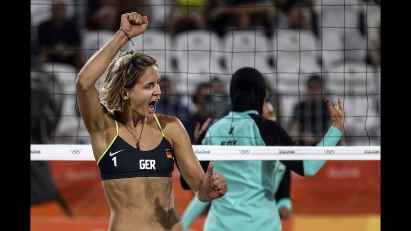 Μακριά από το συνηθισμένο η  ενδυμασία μουσουλμάνων αθλητριών του beach volley