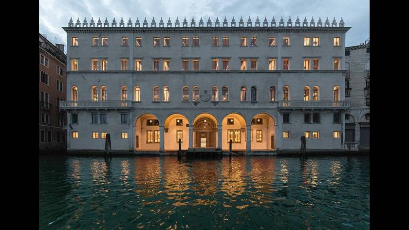 Μέσα στο  Fondaco Dei Tedeschi, το ωραιότερο εμπορικό κέντρο του κόσμου