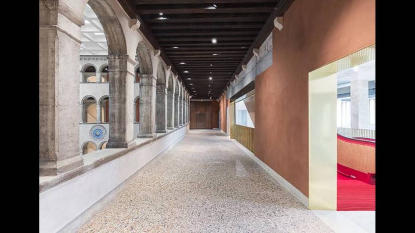 Μέσα στο ωραιότερο εμπορικό κέντρο του κόσμου