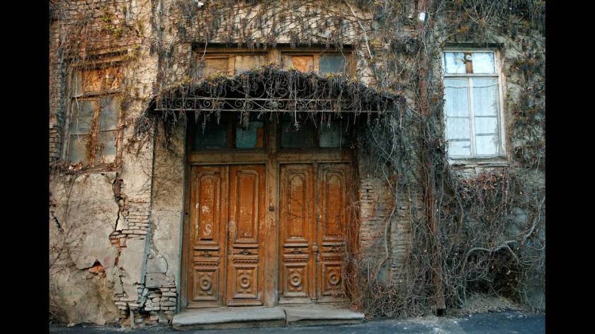 Τιφλίδα: Η ανεξίτηλη πατίνα του χρόνου στην παλιά πόλη