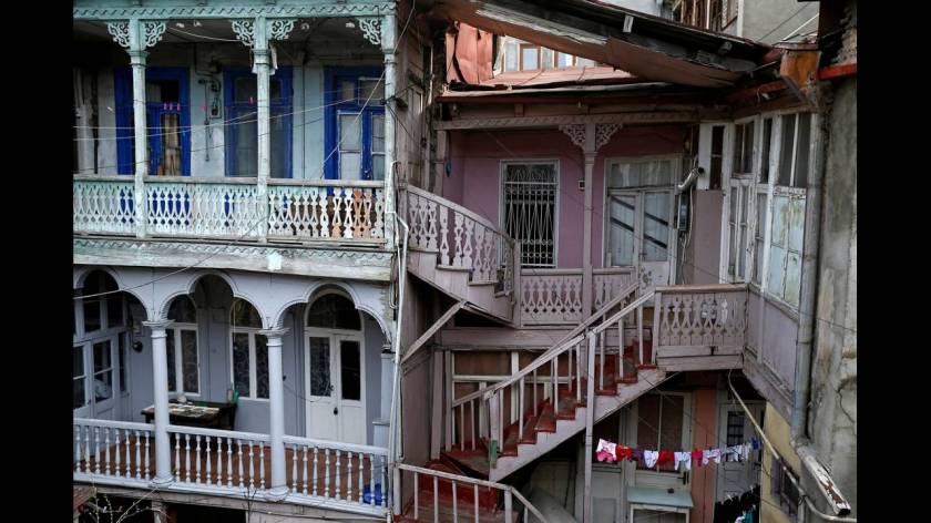 Τιφλίδα: Η ανεξίτηλη πατίνα του χρόνου στην παλιά πόλη