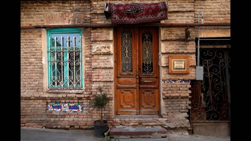 Τιφλίδα: Η ανεξίτηλη πατίνα του χρόνου στην παλιά πόλη