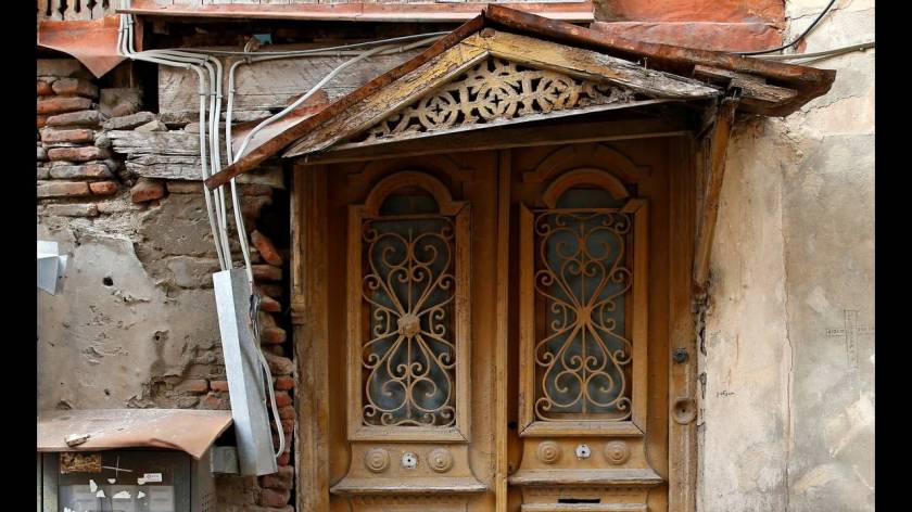 Τιφλίδα: Η ανεξίτηλη πατίνα του χρόνου στην παλιά πόλη