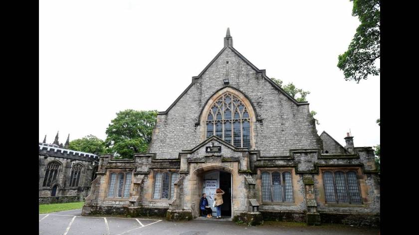 Τα πιο παράξενα εκλογικά κέντρα της Βρετανίας (pics)