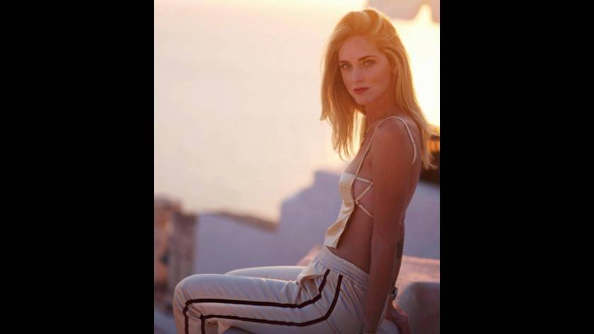 Η Chiara Ferragni στη Σαντορίνη