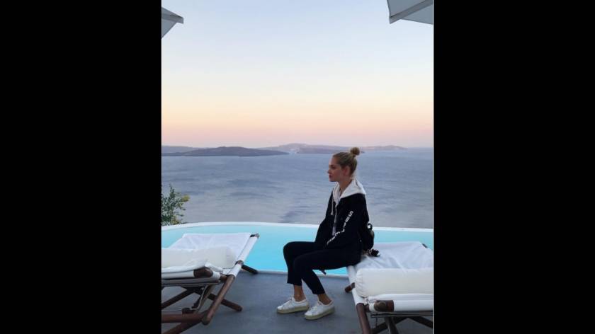 Η Chiara Ferragni στη Σαντορίνη