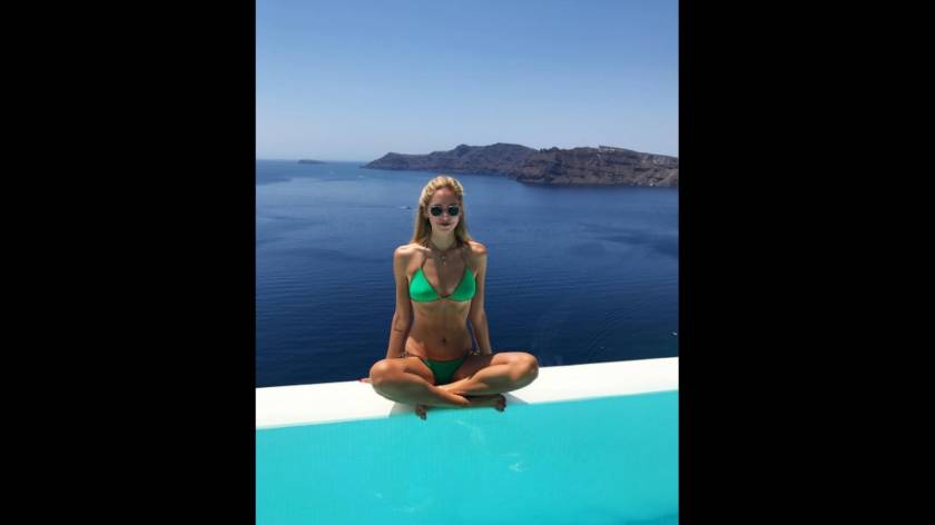 Η Chiara Ferragni στη Σαντορίνη