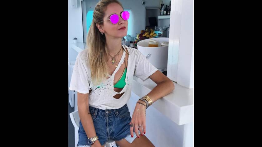 Η Chiara Ferragni στη Σαντορίνη