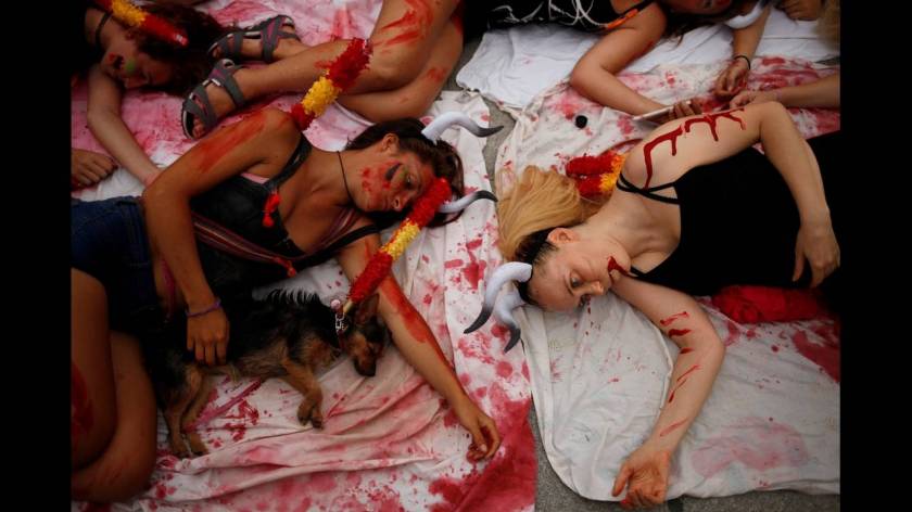 Οι Ισπανοί διαδηλώνουν με έναν πρωτότυπο τρόπο κατά των ταυρομαχιών