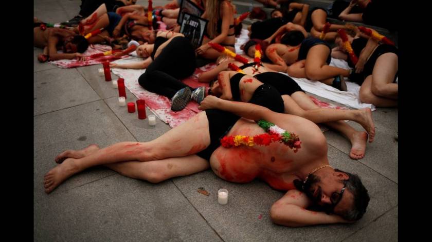 Οι Ισπανοί διαδηλώνουν με έναν πρωτότυπο τρόπο κατά των ταυρομαχιών