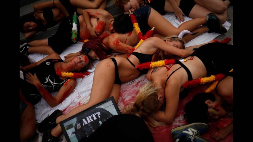 Οι Ισπανοί διαδηλώνουν με έναν πρωτότυπο τρόπο κατά των ταυρομαχιών