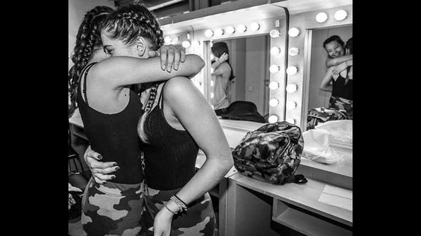 13-15.4.2018 | ΘΕΑΤΡΟ ΓΙΑ ΕΦΗΒΟΥΣ - ΕΚΠΑΙΔΕΥΣΗ /
Onassis Youth Festival 2018/
Φαντάσου την Αντιγόνη έφηβη να τα βάζει με την οικογένειά της. Τον Οιδίποδα να ερωτεύεται την καθηγήτριά του. Την Ωραία Ελένη να χωρίζει και τον Προμηθέα να τιμωρείται γιατί έ