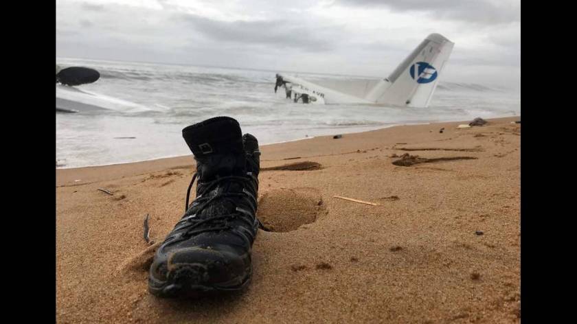 Ακτή Ελεφαντοστού: Εικόνες από το σημείο της συντριβής του αεροσκάφους