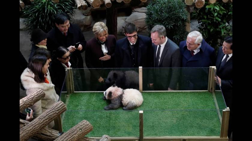 Μπριζίτ Μακρόν: «Νονά» του πρώτου πάντα που γεννήθηκε στη Γαλλία