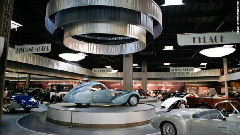 Μουσείο Mullin Automotive – Όξναρντ, Καλιφόρνια: Αμάξια από την εποχή του Art Deco είναι το πάθος του επιχειρηματία και φιλάνθρωπου Peter W. Mullin, του οποίου η προσωπική συλλογή κρύβει διαμάντια με τροχούς. Η αξίας 40 εκ. Bugatti Type 57C Atlantic είναι