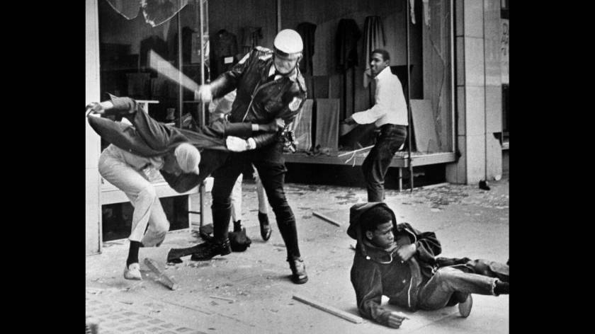 1968
Στο Μέμφις του Τενεσί ξεσπούν φασαρίες μετά τη βίαιη διάλυση της πορείας του Μάρτιν Λούθερ Κινγκ. Οι μαύροι κατηγόρησαν την αστυνομία για υπερβολική βία, ενώ οι αρχές απάντησαν ότι έκαναν ότι ήταν απαραίτητο για να διατηρήσουν την τάξη. Μια εβδομαδα