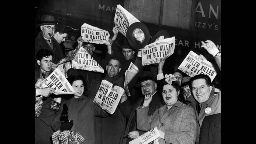 1945, Νέα Υόρκη. 
Τα πάντα σταματούν στον υπόγειο σιδηρόδρομο της Νέας Υόρκης, τη στιγμή που ανακοινώνεται ότι ο Αδόλφος Χίτλερ είναι νεκρός.