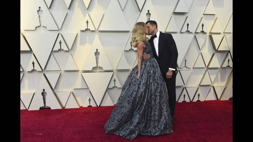 Κέλι Ρίπα και Μαρκ Κονσουέλος: Η ηθοποιός, τηλεοπτική παρουσιάστρια και παραγωγός, Κέλι Ρίπα είναι 23 χρόνια παντρεμένη με τον ηθοποιό Μαρκ Κονσουέλος και έχουν τρία παιδιά. Μόλις έναν χρόνο μετά από την πρώτη τους συνάντηση στο πλατό της σαπουνόπερας "Al