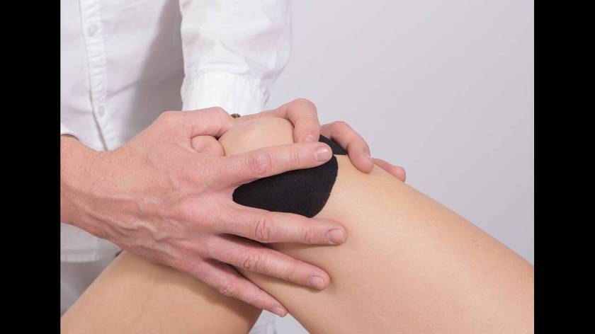 Στη ρήξη μηνίσκου προτιμότερη είναι η χρήση φυσικοθεραπείας και σε δεύτερο χρόνο η χειρουργική επέμβαση.
Κάθε χρόνο χειρουργούνται πολλές χιλιάδες ασθενείς σε όλο τον κόσμο, καθώς φοβούνται πως αν αυτό το πρόβλημα δεν αντιμετωπιστεί χειρουργικά, θα κα