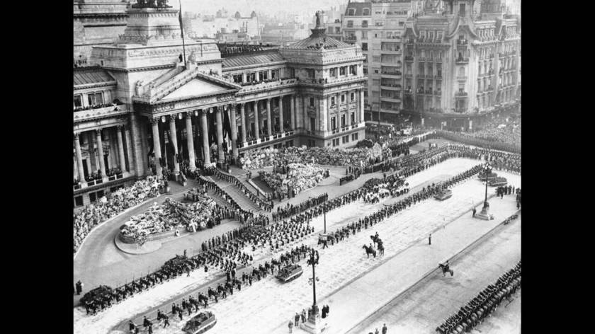 1952, Μπουένος Άιρες. Η κηδεία της Εβίτας Περόν.