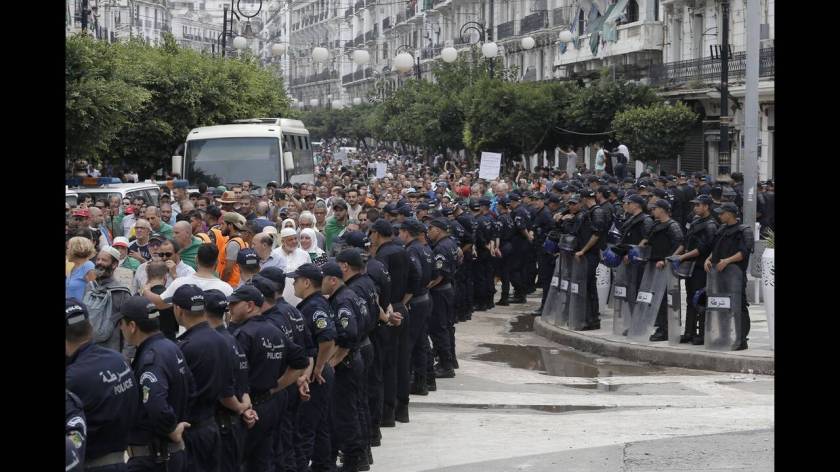 Μαζικές διαδηλώσεις στην Αλγερία