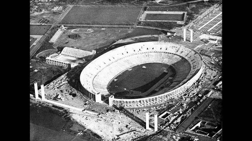 1936
το νέο Ολυμπιακό Στάδιο που χτίστηκε στο Βερολίνο για τους 11ους σύγχρονους Ολυμπιακούς Αγώνες.