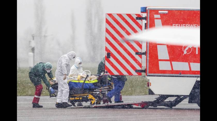 Γάλλοι ασθενείς με κορωνοϊό μεταφέρονται στη Γερμανία.