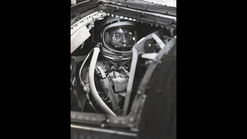 1961. 
Ο αστροναύτης Άλαν Σέπαρντ γίνεται ο πρώτος Αμερικανός που πηγαίνει στο διάστημα, με την αποστολή Freedom-7 Mercury.