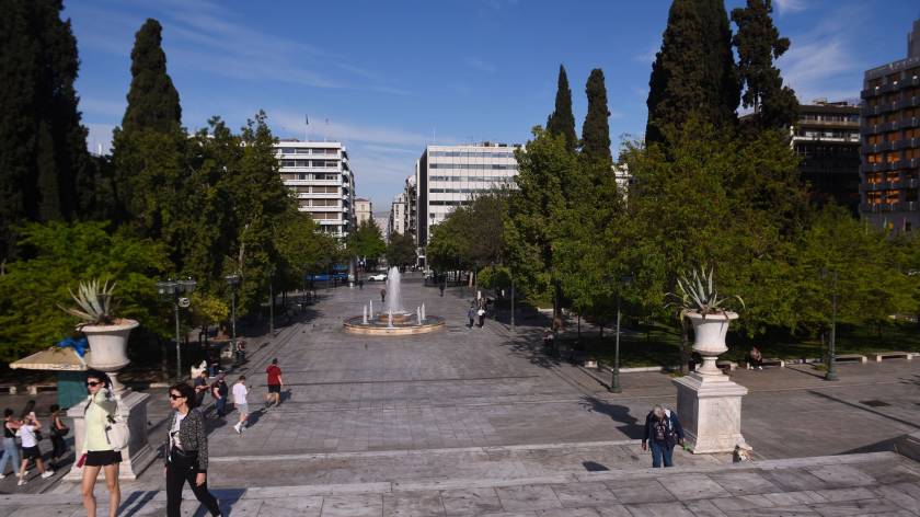 adeia poli, athina, sintagma, pasxa