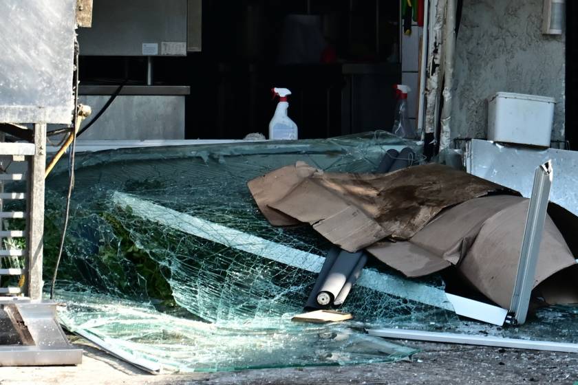 Εικόνα από τις εκτεταμένες ζημιές που προκάλεσε η έκρηξη στο Μαρούσι – Εκτός κινδύνου οι τραυματίες Εικόνα από τις εκτεταμένες ζημιές που προκάλεσε η έκρηξη στο Μαρούσι – Εκτός κινδύνου οι τραυματίες