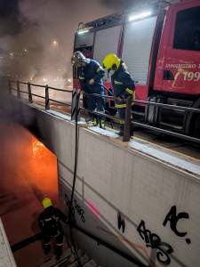 Εικόνες από τη φωτιά σε υπόγεια διάβαση στην Λεωφόρο Συγγρού Εικόνες από τη φωτιά σε υπόγεια διάβαση στην Λεωφόρο Συγγρού