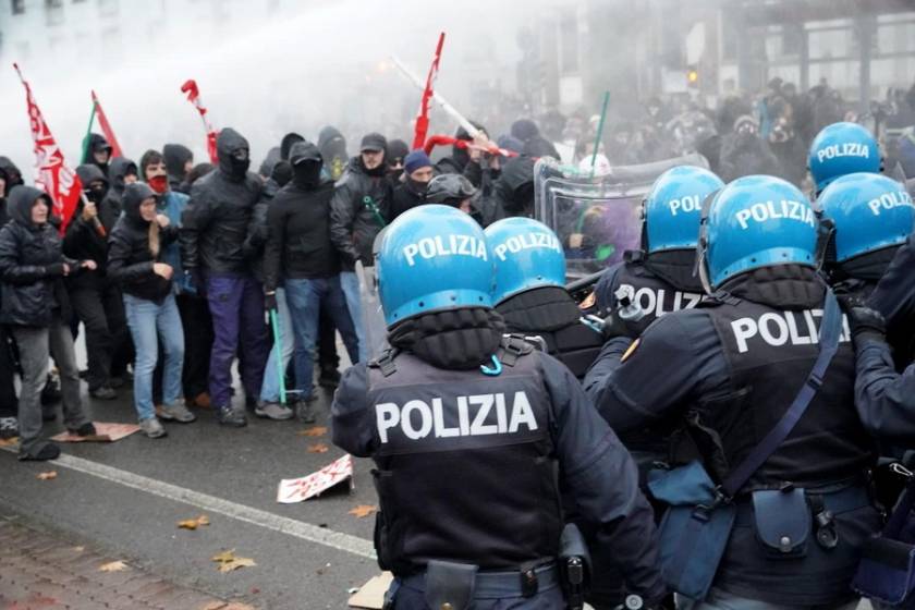 Protesters clash with police in Turin