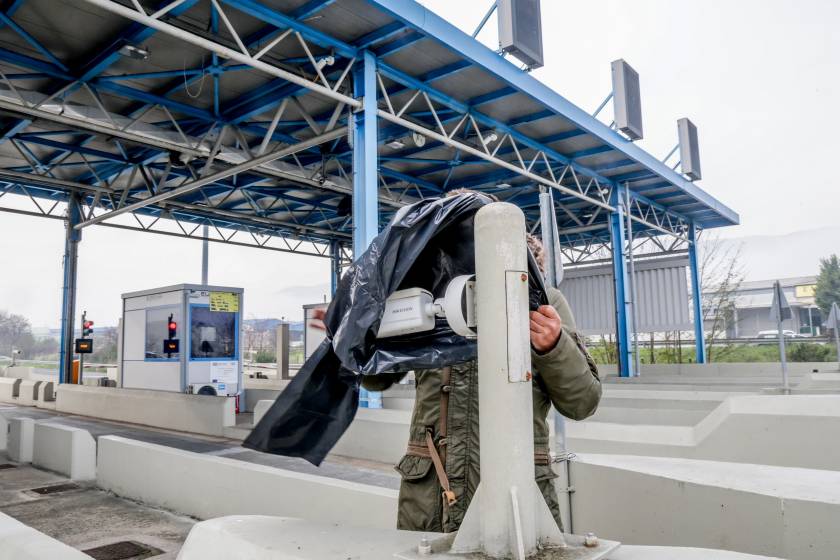 Αγρότες: Ενισχύουν τα μπλόκα, ανοίγουν διόδια – Νέο κάλεσμα διαλόγου από την κυβέρνηση