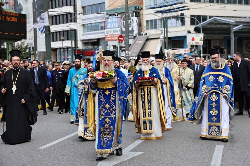[383524] ΘΕΟΦΑΝΕΙΑ / ΔΟΞΟΛΟΓΙΑ ΚΑΙ ΑΓΙΑΣΜΟΣ ΤΩΝ ΥΔΑΤΩΝ ΣΤΟ ΛΙΜΑΝΙ ΤΟΥ ΠΕΙΡΑΙΑ  (ΓΙΑΝΝΗΣ ΠΑΝΑΓΟΠΟΥΛΟΣ/EUROKINISSI)