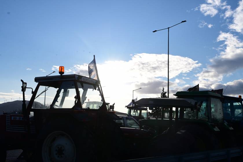 [383572] ΚΙΝΗΤΟΠΟΙΗΣΗ ΑΓΡΟΤΩΝ ΣΤΗΝ Ε.Ο. ΑΘΗΝΩΝ - ΛΑΜΙΑΣ ΣΤΟ ΚΑΣΤΡΟ ΒΟΙΩΤΙΑΣ  (ΤΑΤΙΑΝΑ ΜΠΟΛΑΡΗ/EUROKINISSI)