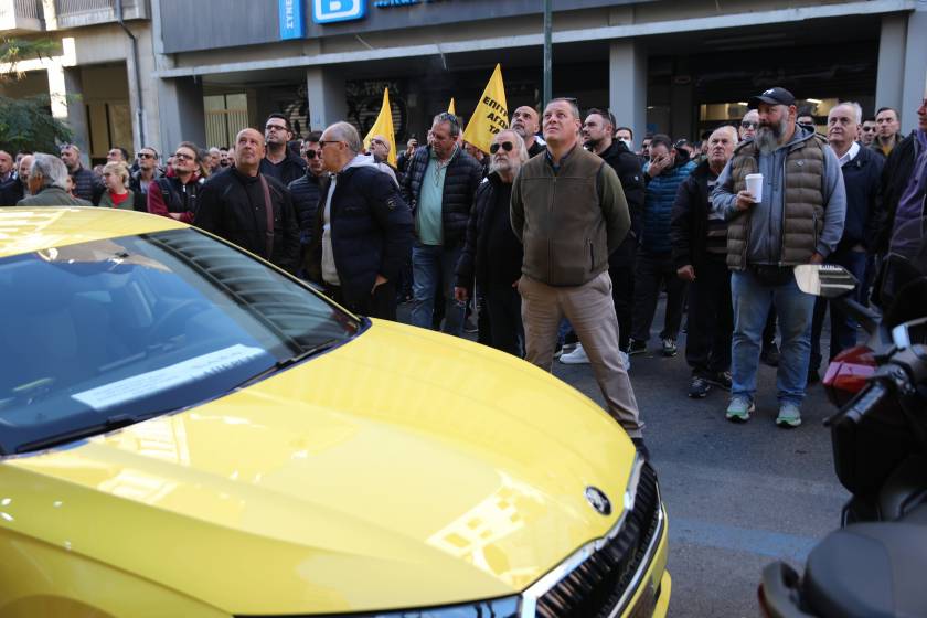 [383755] ΑΠΕΡΓΙΑΚΗ ΣΥΓΚΕΝΤΡΩΣΗ ΚΑΙ ΠΟΡΕΙΑ ΤΑΞΙ ΣΤΗΝ ΑΘΗΝΑ   (ΓΙΑΝΝΗΣ ΠΑΝΑΓΟΠΟΥΛΟΣ/EUROKINISSI)