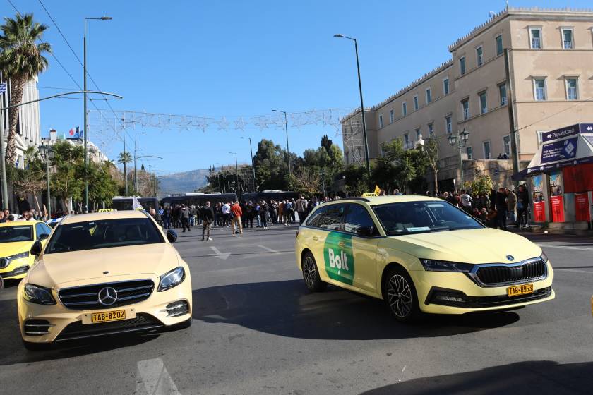 [383755] ΑΠΕΡΓΙΑΚΗ ΣΥΓΚΕΝΤΡΩΣΗ ΚΑΙ ΠΟΡΕΙΑ ΤΑΞΙ ΣΤΗΝ ΑΘΗΝΑ   (ΓΙΑΝΝΗΣ ΠΑΝΑΓΟΠΟΥΛΟΣ/EUROKINISSI)