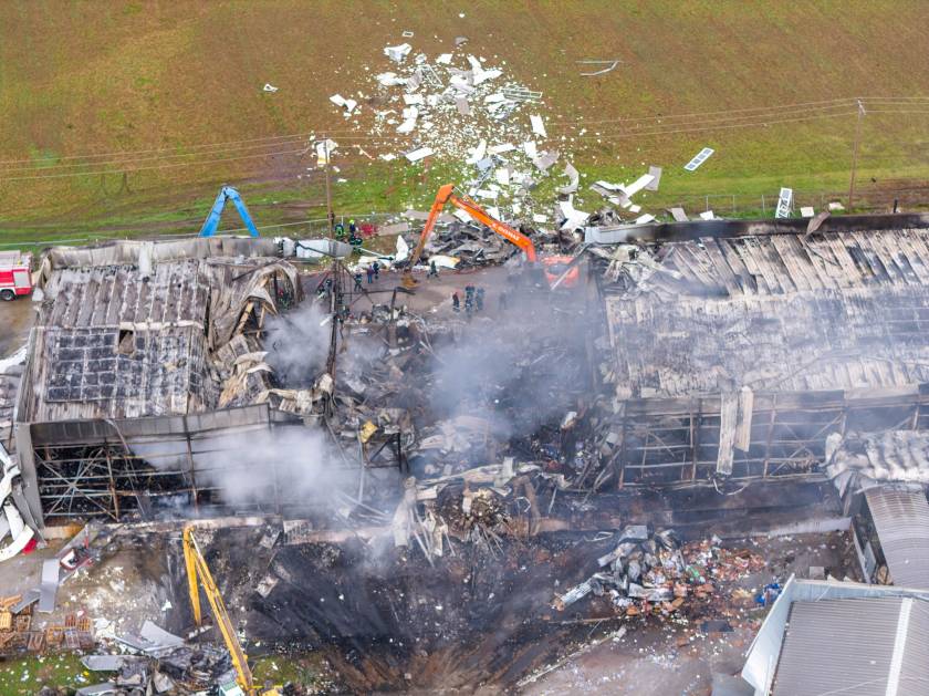 [384089] Η ΕΠΟΜΕΝΗ ΗΜΕΡΑ ΤΗΣ ΠΥΡΚΑΓΙΑΣ ΣΤΟ ΕΡΓΟΣΤΑΣΙΟ ΤΗΣ "ΒΙΟΛΑΝΤΑ" ΣΤΑ ΤΡΙΚΑΛΑ  (ΜΟΤΙΟΝΤΕΑΜ/ΒΑΣΙΛΗΣ ΒΕΡΒΕΡΙΔΗΣ)