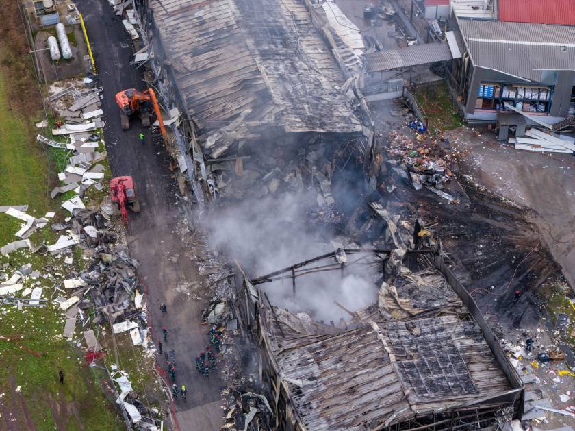 [384089] Η ΕΠΟΜΕΝΗ ΗΜΕΡΑ ΤΗΣ ΠΥΡΚΑΓΙΑΣ ΣΤΟ ΕΡΓΟΣΤΑΣΙΟ ΤΗΣ "ΒΙΟΛΑΝΤΑ" ΣΤΑ ΤΡΙΚΑΛΑ  (ΜΟΤΙΟΝΤΕΑΜ/ΒΑΣΙΛΗΣ ΒΕΡΒΕΡΙΔΗΣ)