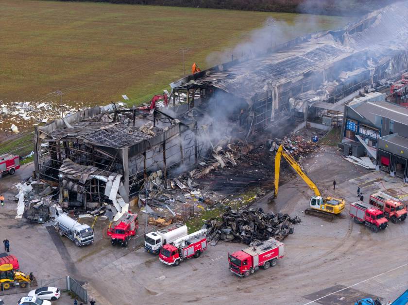 [384089] Η ΕΠΟΜΕΝΗ ΗΜΕΡΑ ΤΗΣ ΠΥΡΚΑΓΙΑΣ ΣΤΟ ΕΡΓΟΣΤΑΣΙΟ ΤΗΣ "ΒΙΟΛΑΝΤΑ" ΣΤΑ ΤΡΙΚΑΛΑ  (ΜΟΤΙΟΝΤΕΑΜ/ΒΑΣΙΛΗΣ ΒΕΡΒΕΡΙΔΗΣ)