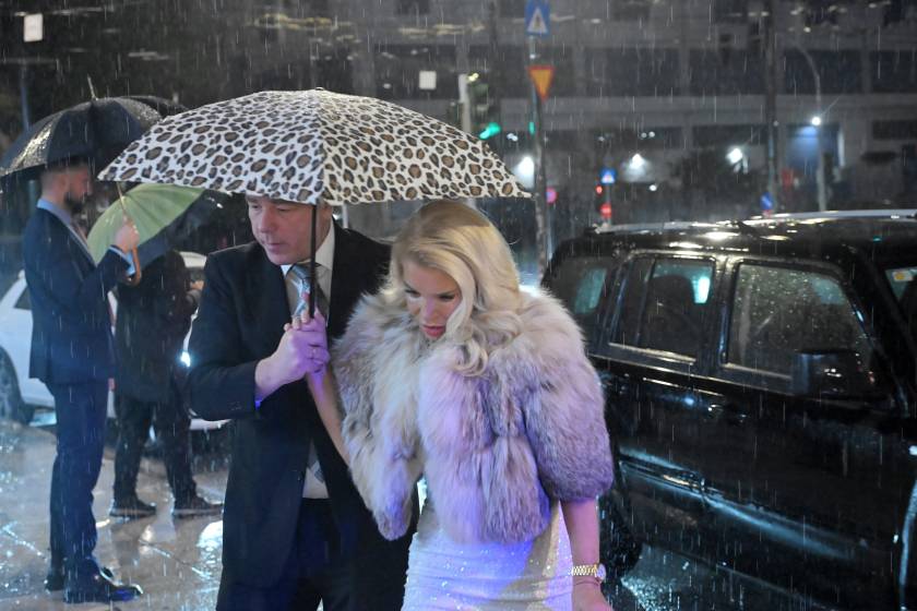 ΠΡΟΒΟΛΗ ΤΟΥ ΝΤΟΚΙΜΑΝΤΕΡ ΜΕ ΤΙΤΛΟ "ΜΕΛΑΝΙΑ" ΠΟΥ ΑΦΟΡΑ ΤΗΝ ΜΕΛΑΝΙΑ ΤΡΑΜΠ ΠΑΡΟΥΣΙΑ ΤΗΣ ΠΡΕΣΒΕΙΡΑΣ ΤΩΝ ΗΠΑ ΚΙΜΠΕΡΛΙ ΓΚΙΛΦΟΙΛ