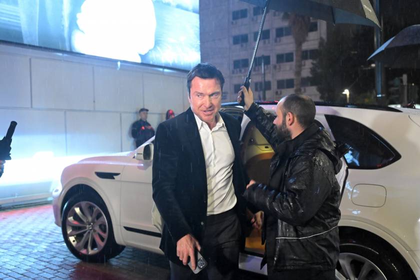 ΠΡΟΒΟΛΗ ΤΟΥ ΝΤΟΚΙΜΑΝΤΕΡ ΜΕ ΤΙΤΛΟ "ΜΕΛΑΝΙΑ" ΠΟΥ ΑΦΟΡΑ ΤΗΝ ΜΕΛΑΝΙΑ ΤΡΑΜΠ ΠΑΡΟΥΣΙΑ ΤΗΣ ΠΡΕΣΒΕΙΡΑΣ ΤΩΝ ΗΠΑ ΚΙΜΠΕΡΛΙ ΓΚΙΛΦΟΙΛ