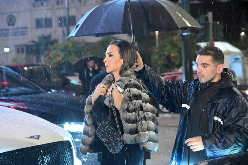 ΠΡΟΒΟΛΗ ΤΟΥ ΝΤΟΚΙΜΑΝΤΕΡ ΜΕ ΤΙΤΛΟ "ΜΕΛΑΝΙΑ" ΠΟΥ ΑΦΟΡΑ ΤΗΝ ΜΕΛΑΝΙΑ ΤΡΑΜΠ ΠΑΡΟΥΣΙΑ ΤΗΣ ΠΡΕΣΒΕΙΡΑΣ ΤΩΝ ΗΠΑ ΚΙΜΠΕΡΛΙ ΓΚΙΛΦΟΙΛ