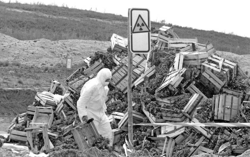 Eawatchf AP I FILE  DEU APHS Chernobyl Effects Vegetable Disposal In